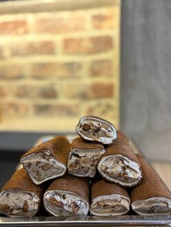 Mega Toz Kahveli Bademli Kremalı Sarma Lokum (250 Gr.) görseli