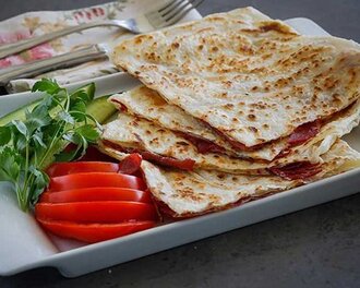 Sucuklu & Kaşar Peynirli Gözleme görseli