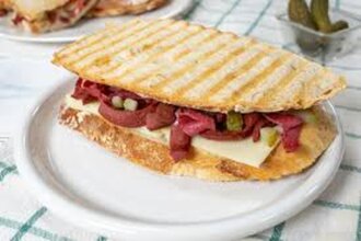 Kaşarlı Ayvalık Tostu görseli