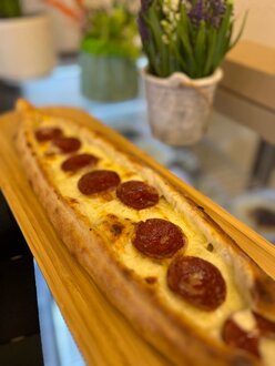 Kaşarlı Sucuklu Pide görseli