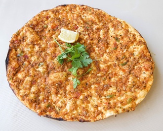 Lahmacun görseli