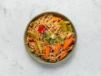 Sebzeli Noodle görseli