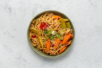 Sebzeli Noodle görseli