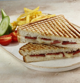 Sucuklu Tost görseli