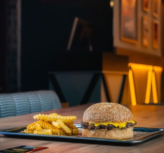 Jr. Badass Cheeseburger görseli