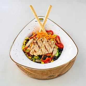 Izgara Tavuk Salata görseli