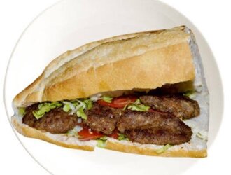 Yarım Ekmek Arası Köfte görseli