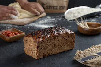 Ekşi Mayalı Siyez Unlu Kuru Domatesli Siyez Ekmeği (1 Kg) görseli
