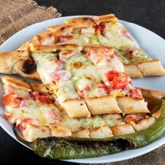 Kaşarlı Domatesli Pide (1,5 Porsiyon) görseli