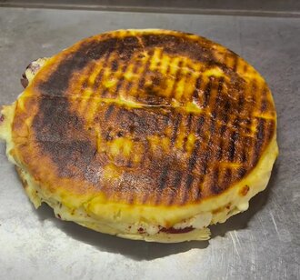 Sucuklu Bazlama Tost görseli