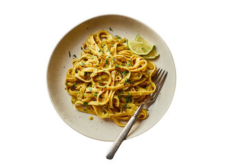 Köri Soslu Tavuklu Fettuccine görseli