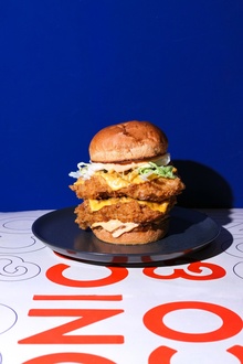 Double Coni Çıtır Cheddar Burger görseli