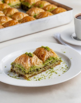 Fıstıklı Özel Kare Baklava (2,5 Kg.) görseli