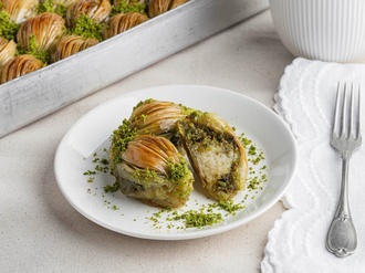 Fıstıklı Midye Baklava (2,85 Kg.) görseli