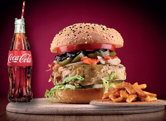 Chicken Barbeque Burger Menü. görseli