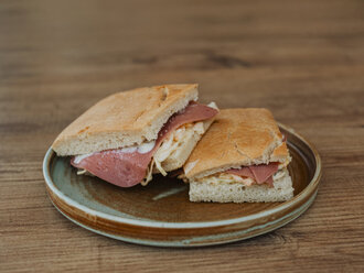 Dana Jambonlu Coleslaw Sandviç görseli