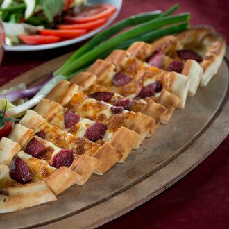 Kaşar Peynirli & Sucuklu Pide görseli