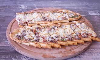 Kuşbaşılı Kaşarlı Mantarlı Pide görseli