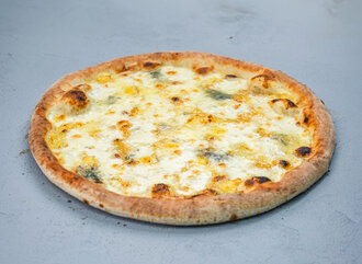 Quatro Formaggi Pizza görseli