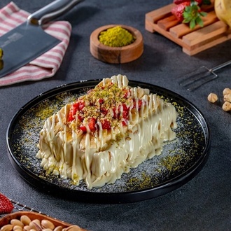 Beyaz Çikolatalı Çilekli Muzlu Waffle görseli