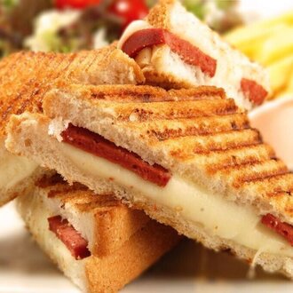 Sucuklu & Kaşar Peynirli Tost görseli