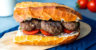 Ekmek Arası Köfte görseli