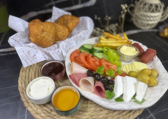 Sıcak Kahvaltı Tabağı görseli