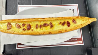 Sucuklu Kaşarlı Pide görseli