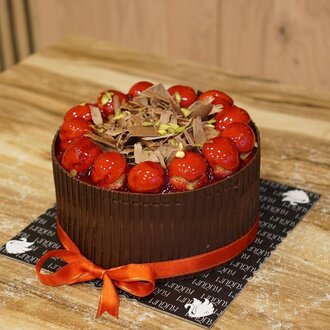 Frambuaz Çikolatalı Pasta (6-8 Kişilik) görseli