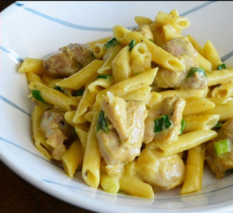 Köri Soslu Tavuklu Penne görseli