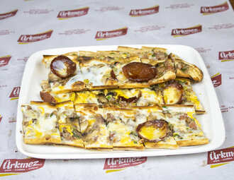 Sucuklu & Yumurtalı Pide görseli