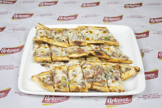 Kuşbaşılı & Kaşarlı Pide görseli