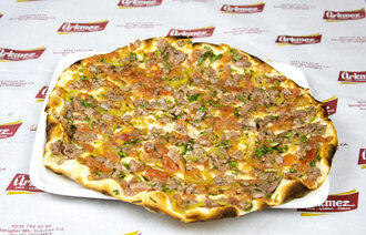 Kuşbaşılı Lahmacun görseli