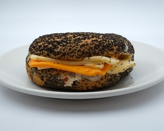 4 Peynirli Haşhaşlı Bagel Sandviç görseli