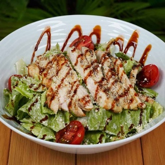 Tavuklu Sezar Salata görseli