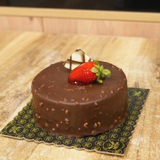 Çilekli Çikolatalı Pasta (2-4 Kişilik) görseli