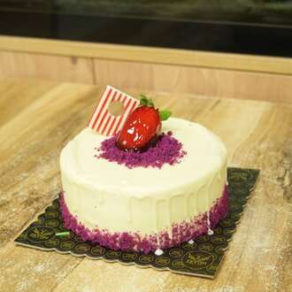 Muzlu Çilekli Pasta (2-4 Kişilik) görseli