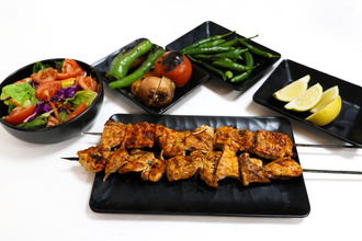 Izgara Tavuk Şiş (Garnitürlü) görseli