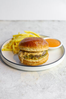 Barbekü Soslu Ananaslı Burger görseli