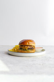 Karamelize Soğanlı Burger görseli