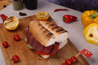 Tam Ekmek Arası Sucuk görseli