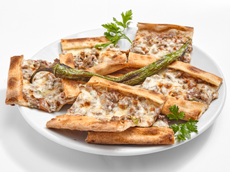 Kuşbaşılı Kaşarlı Pide görseli