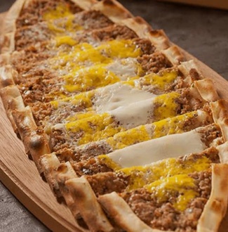 Kıymalı Yumurtalı Pide görseli