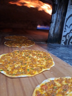 Lahmacun görseli