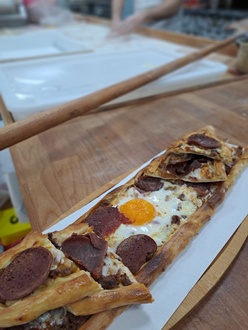 Sucuklu Kaşarlı Pide görseli