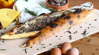 Kavurmalı Kaşarlı Pide görseli