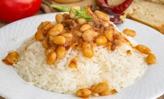 Pilav Üstü Etli Kuru Fasulye görseli