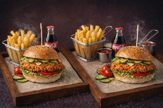 İkiz Tavuk Burger (90 Gr Tavuk *2 ) & Coca Cola (200 Ml) görseli