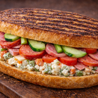 Yumurtalı Ekmeğe Amerikan Salatalı Sandviç görseli