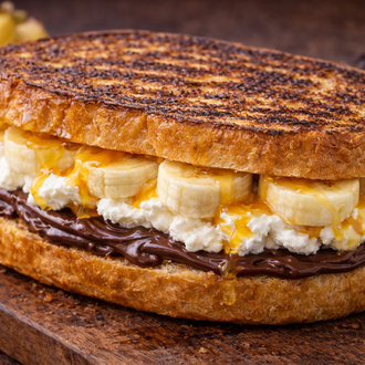 Yumurtalı Ekmeğe Tatlı Sandviç görseli